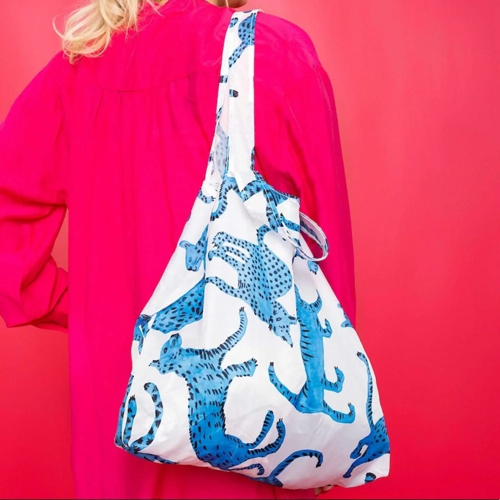 Discontinued IKEA SKYNKE cat design SHOPPING bag kitty lover lightweight new - Picture 2 of 2